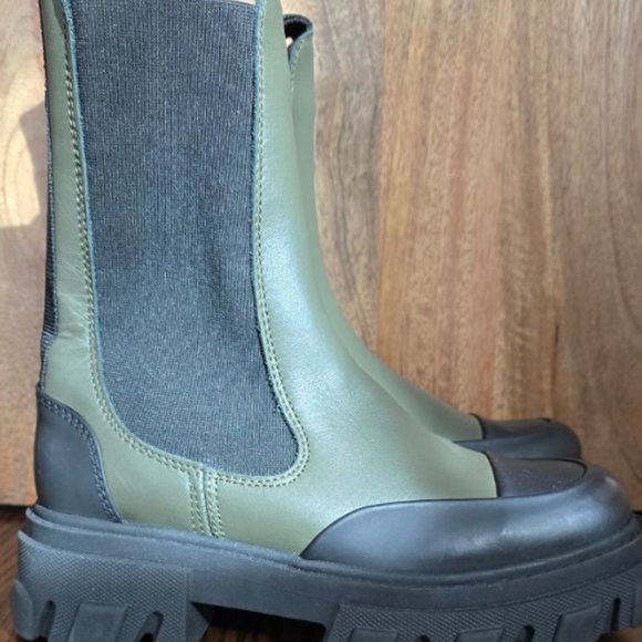 GANNI Green Leather Chelsea Boots - Picture 2 of 5